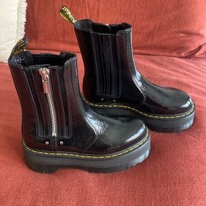 Dr Martens 2976 Max Distressed Patent Chelsea Platform Boots